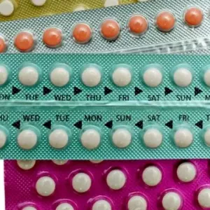 Během užívání antikoncepčních pilulek začala menstruace: otázky gynekologovi